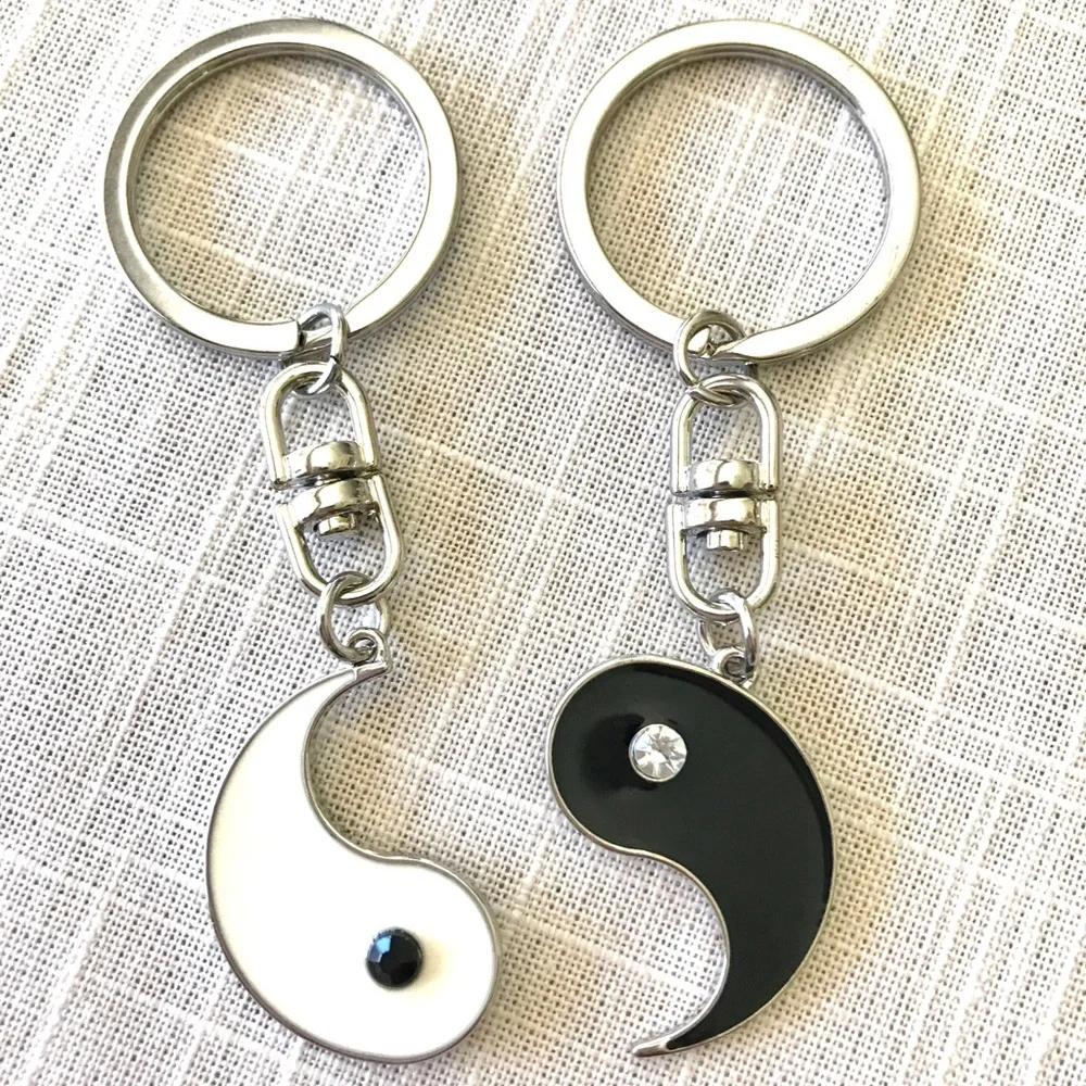 🌻3/$15🌻Yin Yang Keychain Set Couples Besties NEW🌻3/$15 - Picture 1 of 4